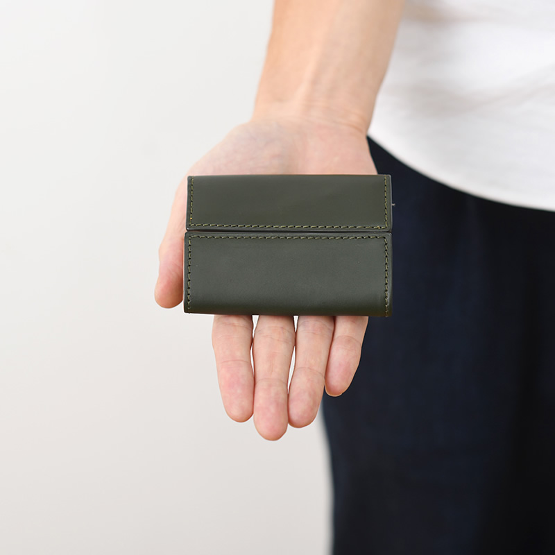 micで最も小さいお財布。カードもお札も小銭もきちんと収納