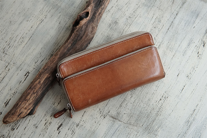 【ほぼ未使用】レザー長財布【一部に汚れ】 小銭入れの外側だけでなく内側の汚れも綺麗にしてみる Ι