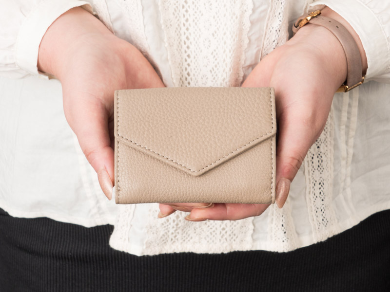 フラップの形状を変えるきっかけになったミニ財布