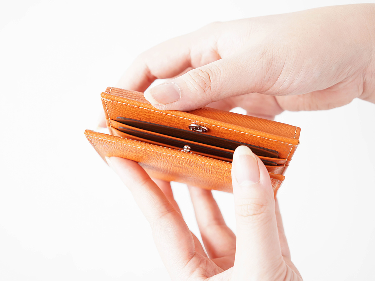 エンボス　外小銭入れ二つ折り財布_detail_image_04