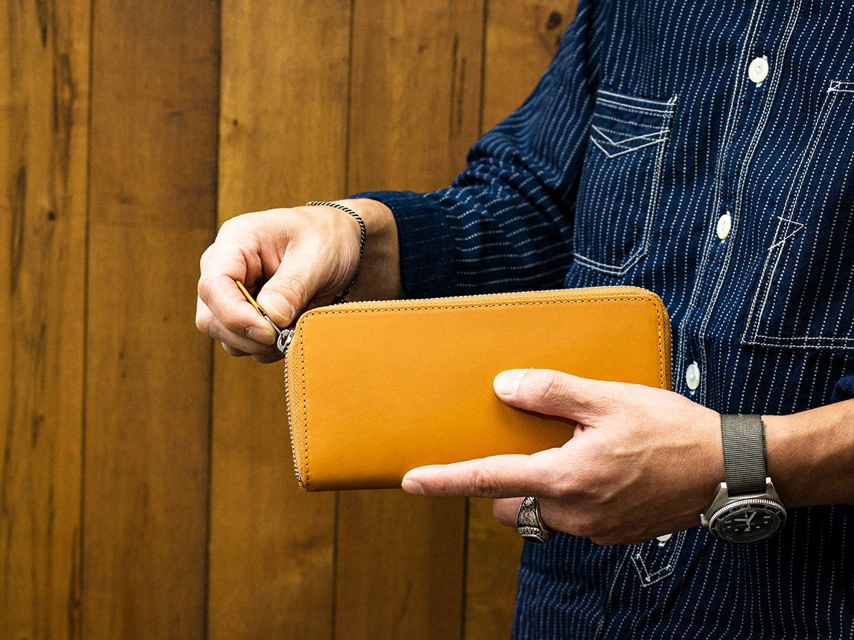 ペコスショルダー　ラウンドファスナー長財布 