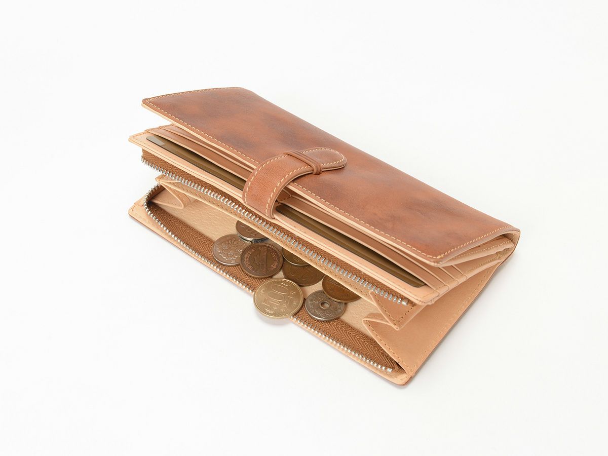 バグッダ　革ベルト付長財布