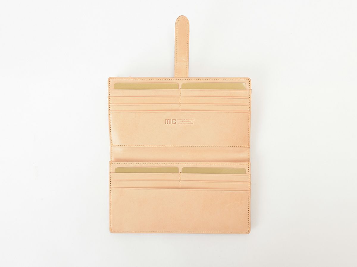 バグッダ　革ベルト付長財布