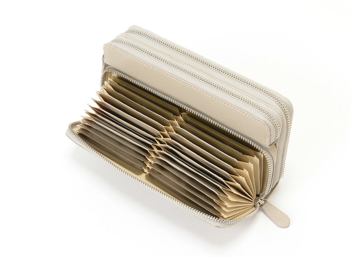 エンボス　マルチウォレット