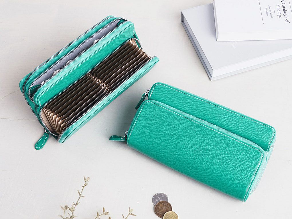 エンボス　マルチウォレット