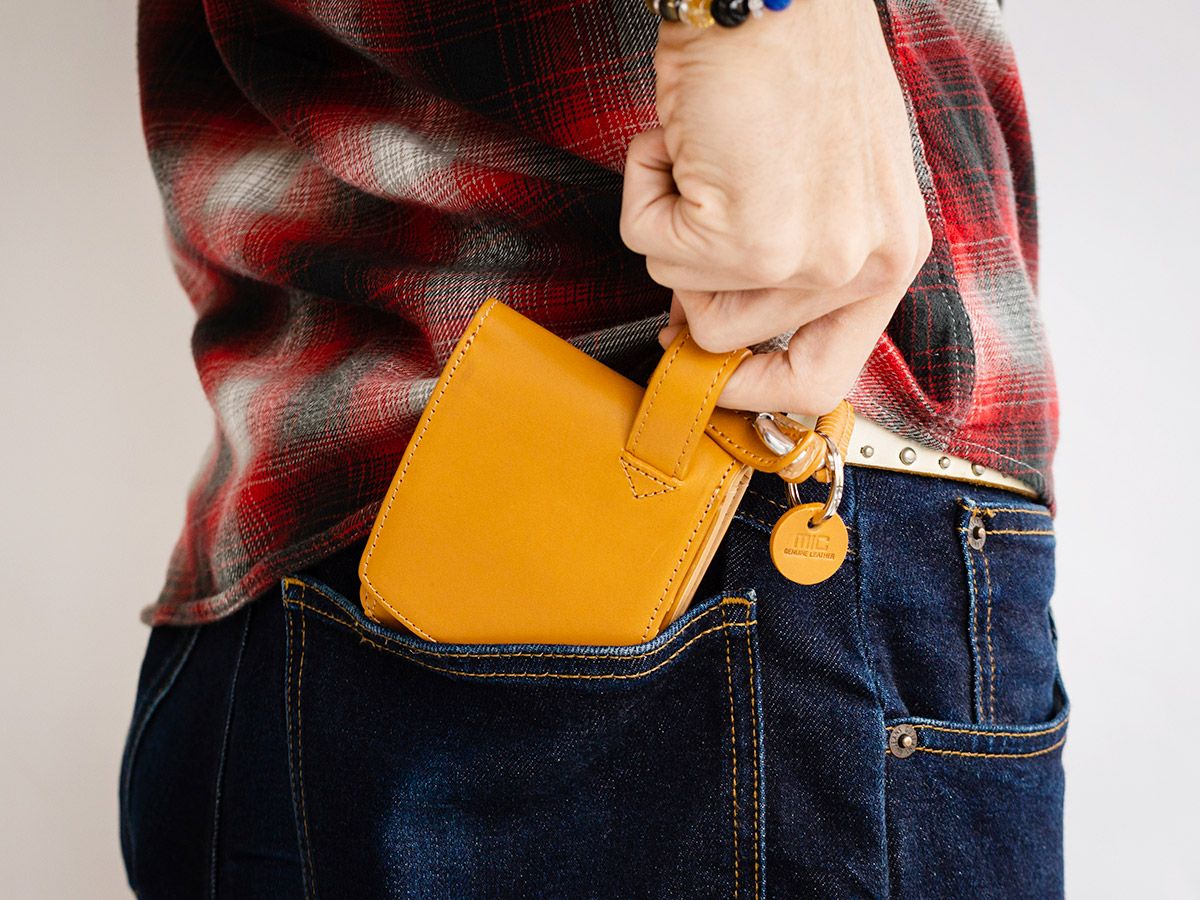 ペコスショルダー　外ボックス小銭入れヒップポケット革財布