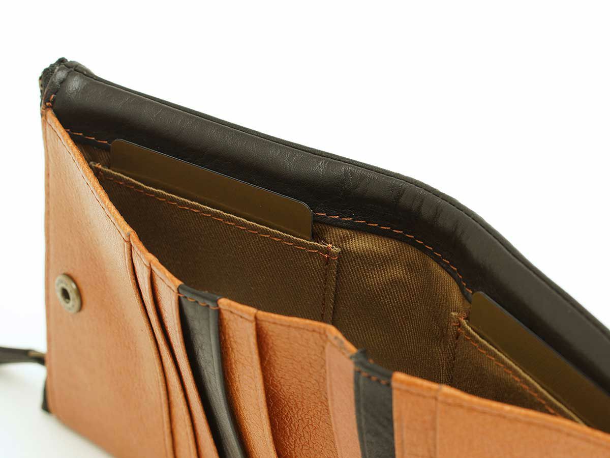 マイルドキップ　天ファスナー二つ折り革財布