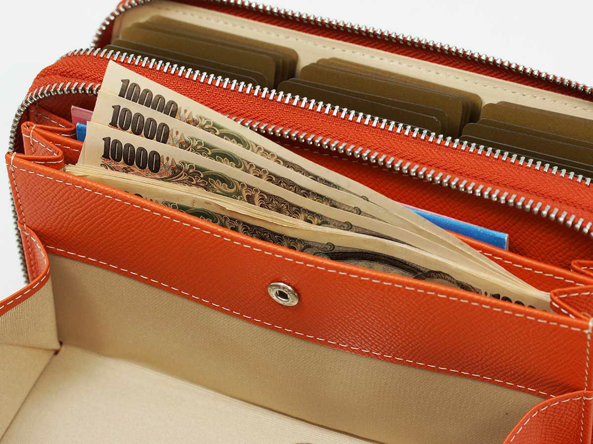 エンボス　Wラウンドファスナーマルチウォレット