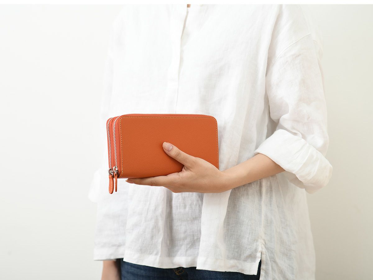 エンボス　Wラウンドファスナーマルチウォレット