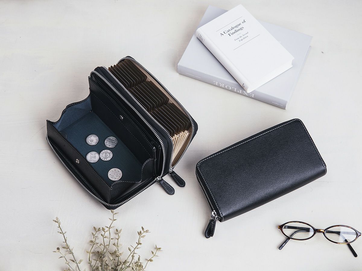 エンボス　Wラウンドファスナーマルチウォレット