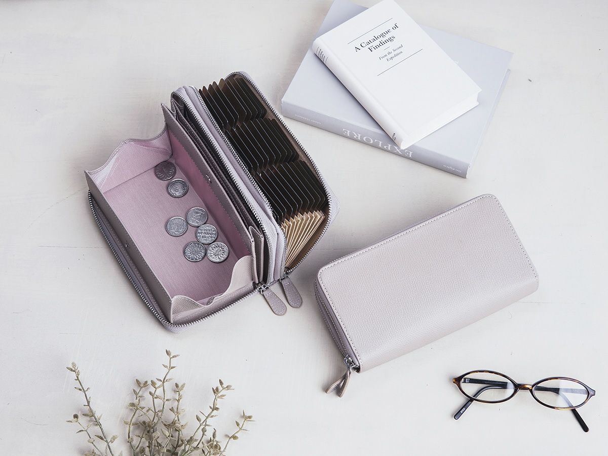 エンボス　Wラウンドファスナーマルチウォレット