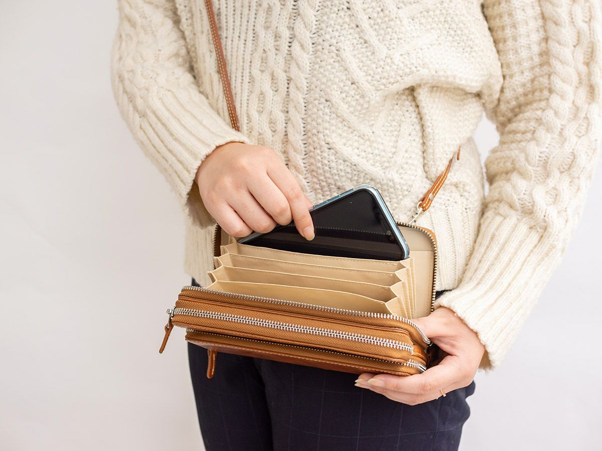 バグッダ　マルチウォレット(ショルダーストラップ付)