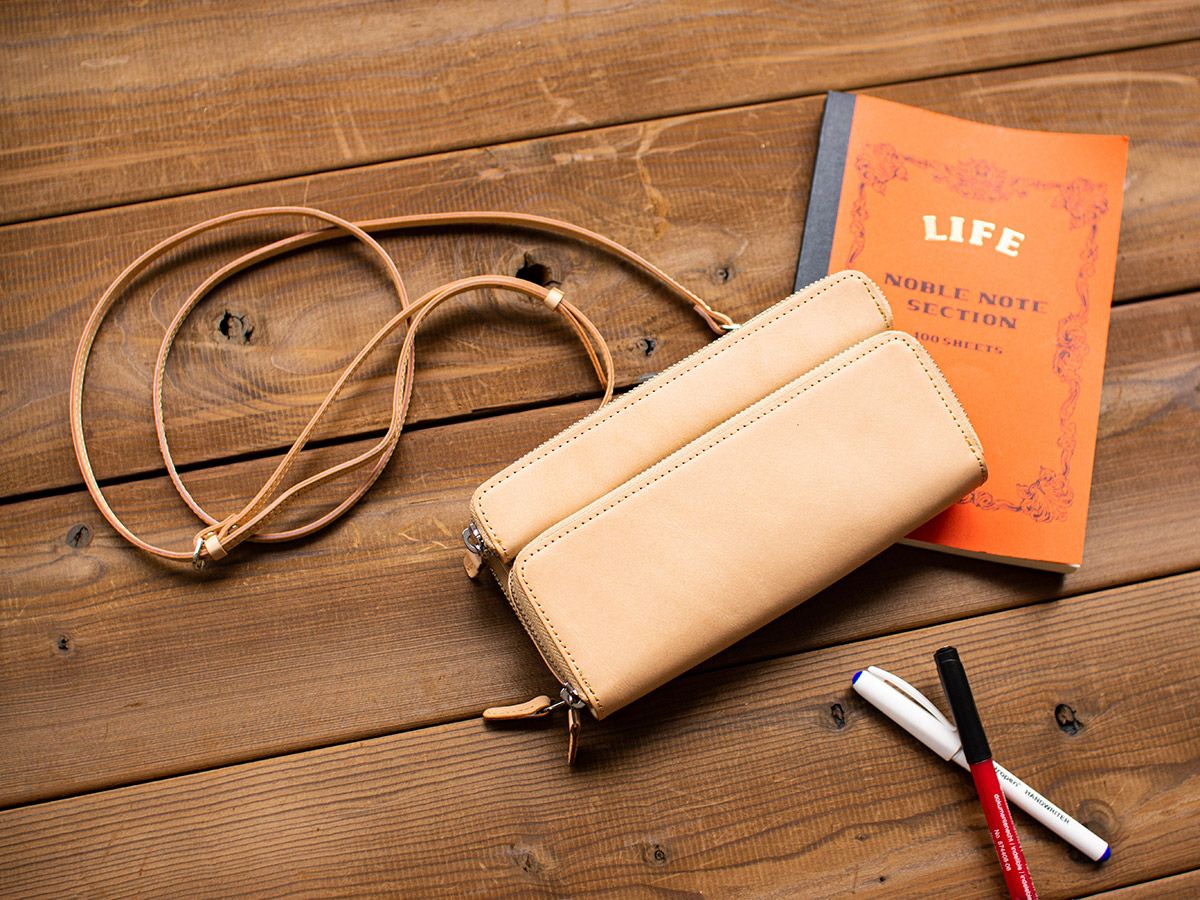 グレージングヌメ　マルチウォレット(ショルダーストラップ付)