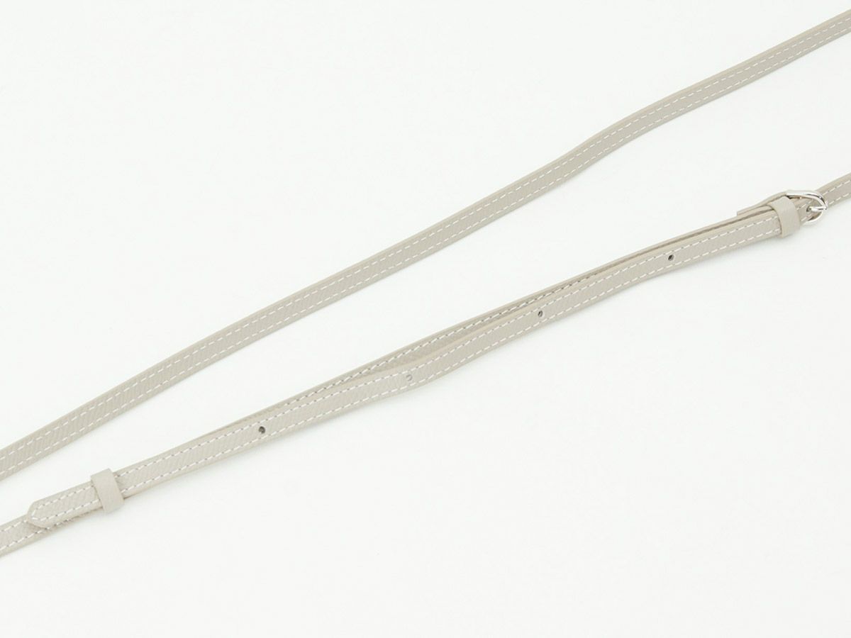 エンボス　マルチウォレット(ショルダーストラップ付き)