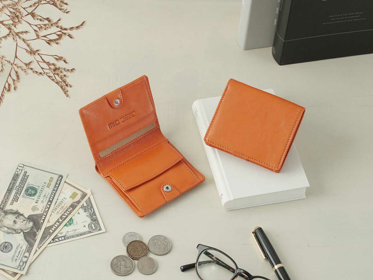 ヴァケッタルクス　二つ折りミニ財布　オレンジ