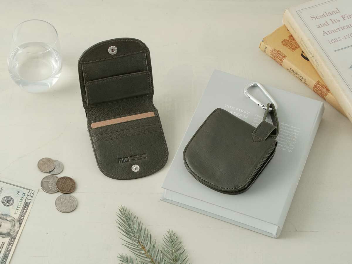ヴァケッタルクス　ミニヒップポケット革財布(小銭入れ付き)　グリーン