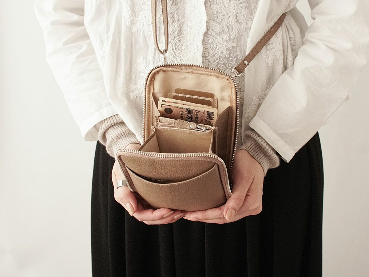 ボルセッタ　スマホショルダーウォレット