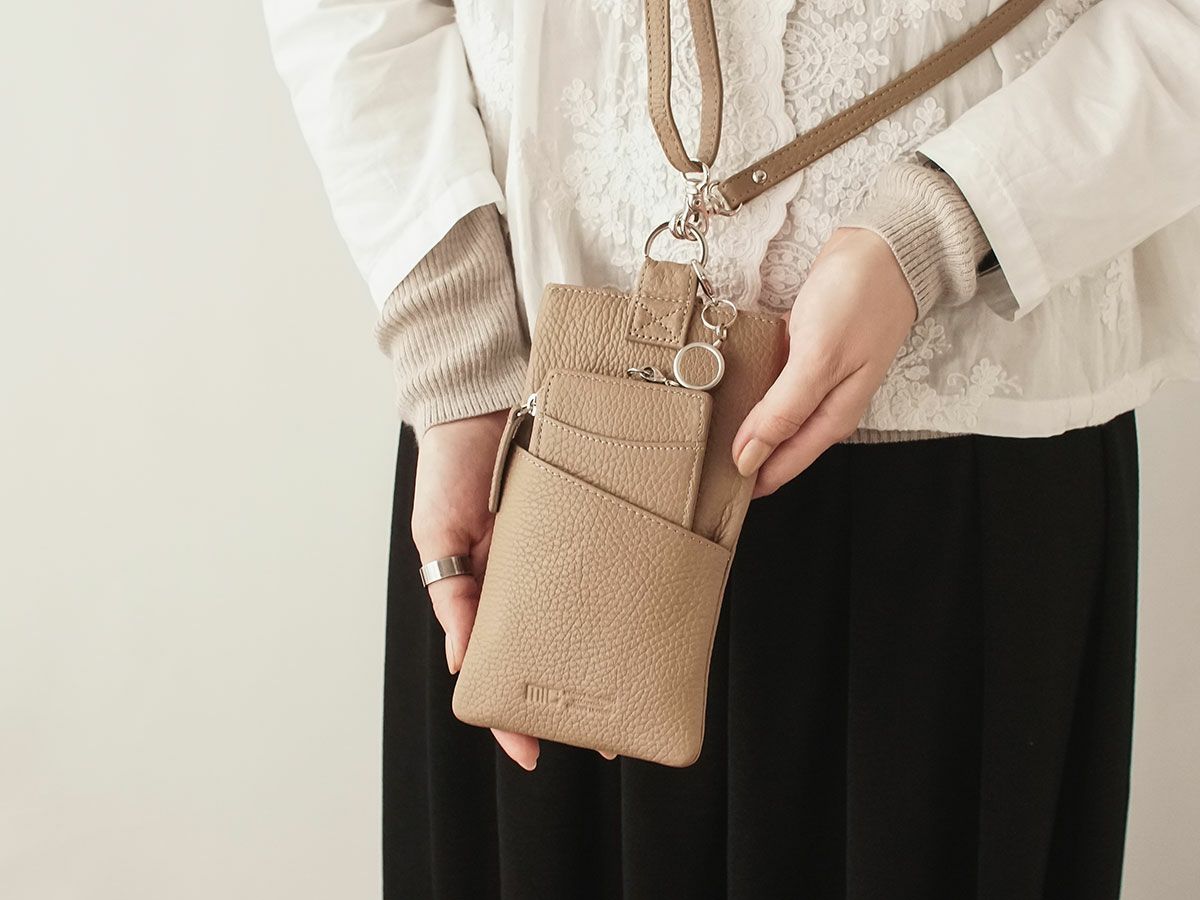 ボルセッタ　スマホポーチ