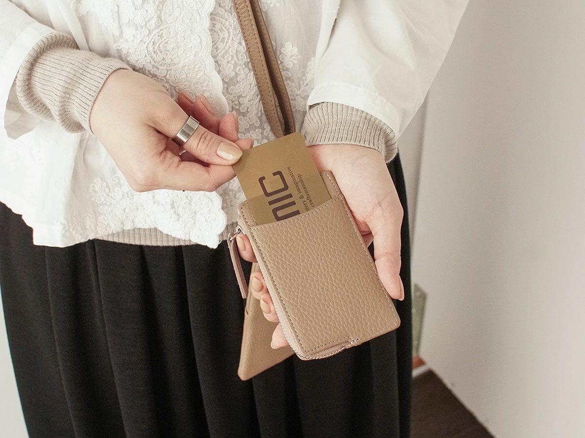 ボルセッタ　マルチカードケース（リール付）