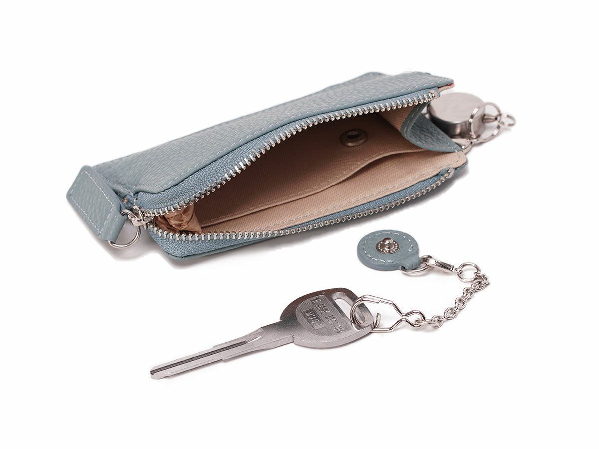 ボルセッタ　マルチカードケース（リール付）