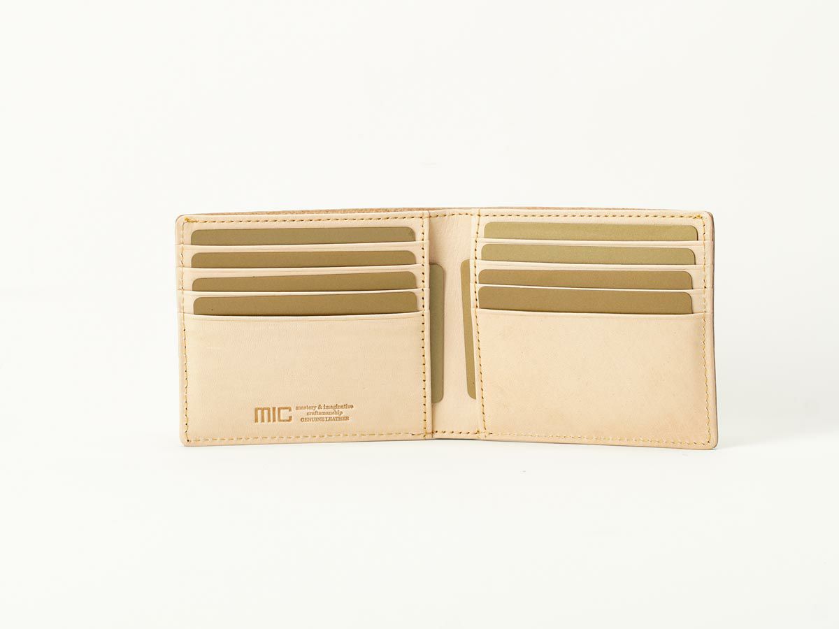 ナチュラルヌメ　二つ折り財布（小銭入れ無し）