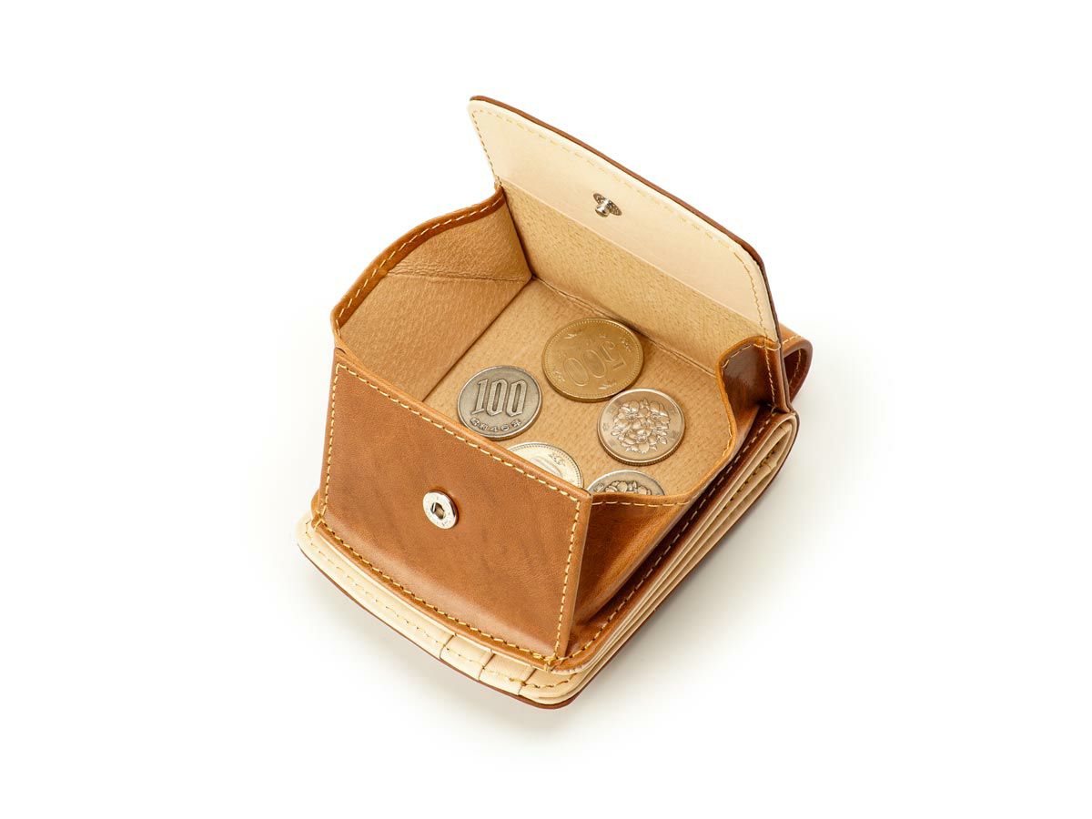 バグッダ　外ボックス小銭入れヒップポケット革財布
