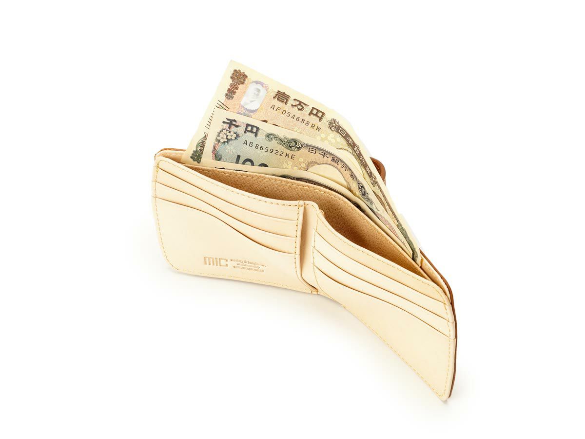 バグッダ　外ボックス小銭入れヒップポケット革財布