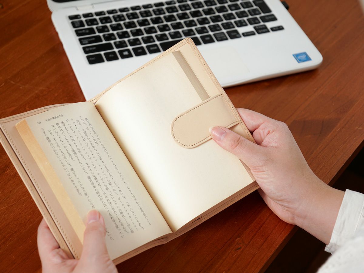 ナチュラルヌメ　ブックカバー（文庫本サイズ）